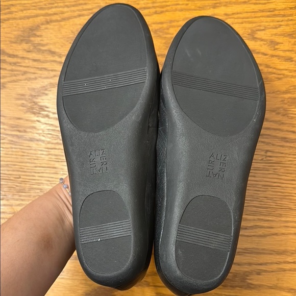 Naturalizer Black Flats Timeless Minimalist Design - Picture 4 of 4